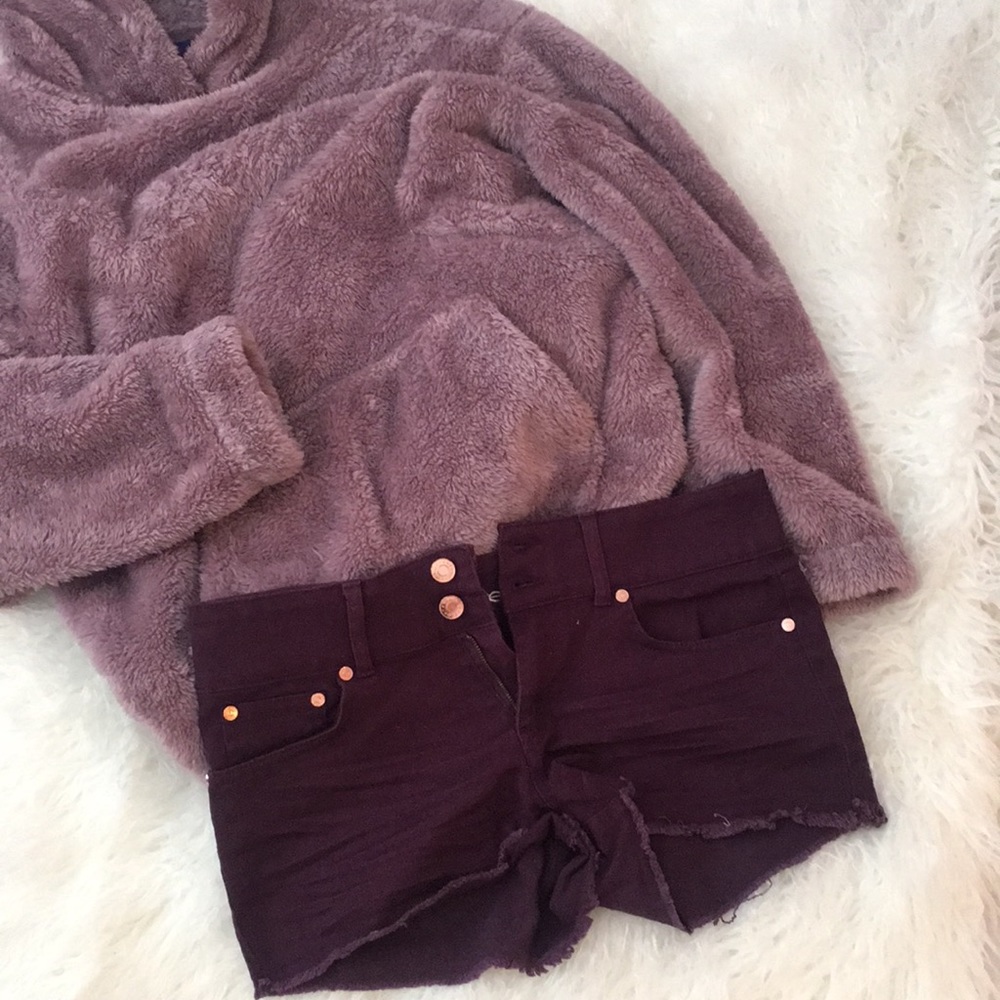 Burgundy stretch cut off short